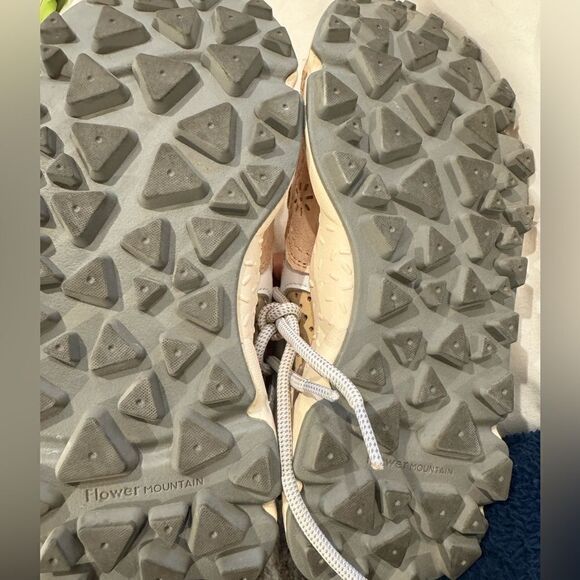 NEW FREE PEOPLE FLOWER MOUNTAIN AMELIA SNEAKERS PEACH BEIGE 36 - Picture 4 of 4